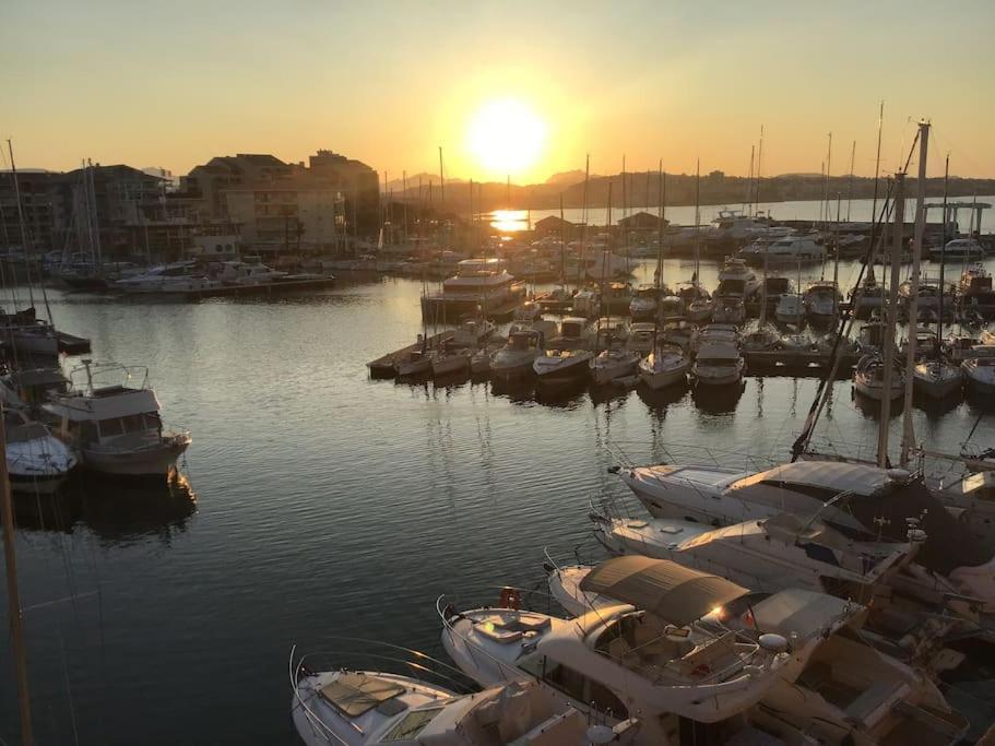Port Frejus Cap Hermes Vue Mer Et Port Pieds Dans L'Eau Piscine Pkg Екстериор снимка
